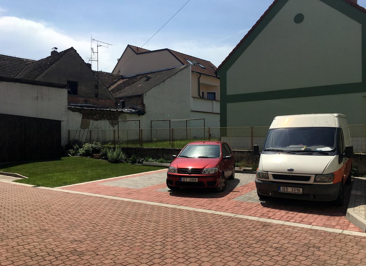 Apartmany Na Sadech Trebon Bagian luar foto